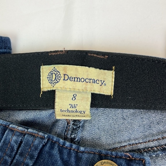 Democracy Women’s 8 Ab Technology Slimming Panels
Stretchy Skinny Leg Jean - Picture 3 of 9